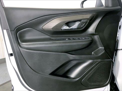 Used 2024 GMC Terrain SLE image 23