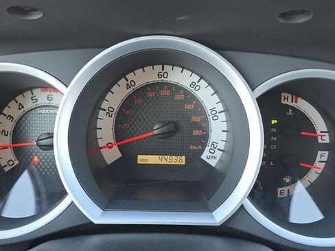 Used 2015 Toyota Tacoma PreRunner image 18