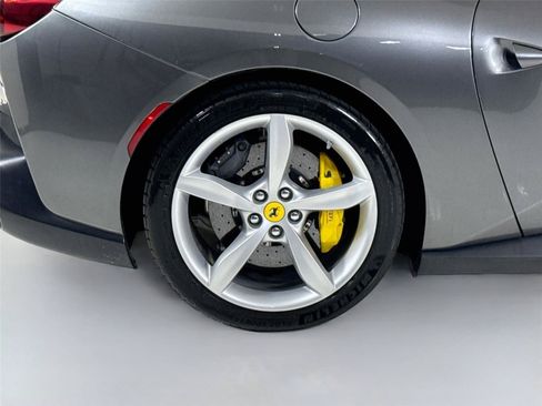 Used 2019 Ferrari Portofino RWD image 35