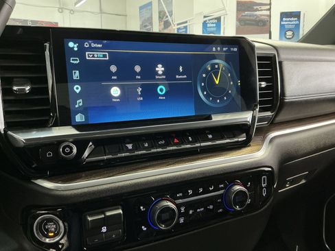 Used 2025 Chevrolet Silverado 2500 LT w/ Convenience Package image 26