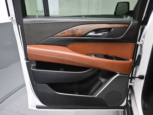 Used 2019 Cadillac Escalade ESV Luxury AWD/4WD image 31