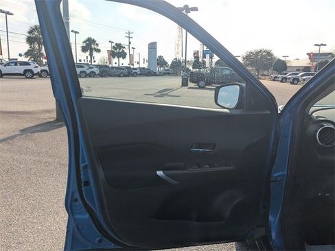 Used 2021 Nissan Kicks SV image 11