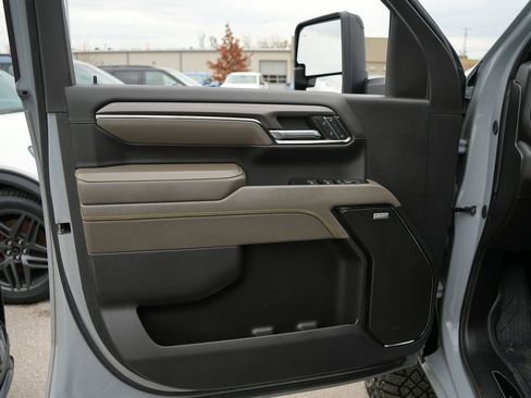 Used 2024 Chevrolet Silverado 2500 ZR2 w/ Technology Package image 20