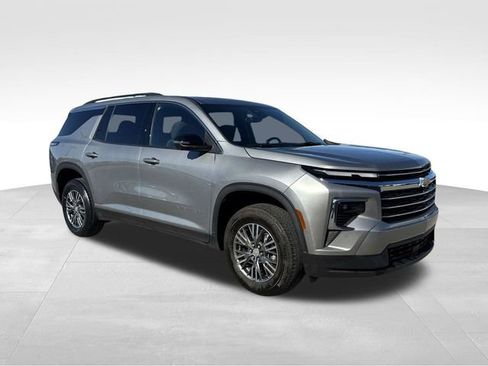 Used 2024 Chevrolet Traverse LT FWD image 9