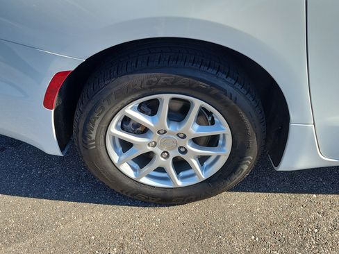 Used 2020 Chrysler Pacifica Touring w/ Cold Weather Group FWD image 40