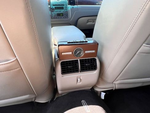 Used 2006 Lincoln Town Car Signature RWD image 63