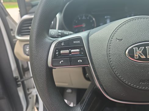 Used 2019 Kia Sorento FWD image 16