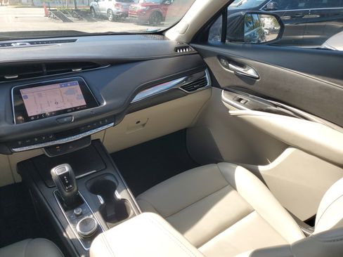 Used 2019 Cadillac XT4 Luxury image 36