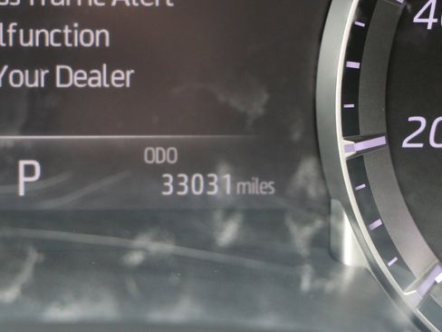 Used 2022 Toyota Highlander XLE AWD/4WD image 35