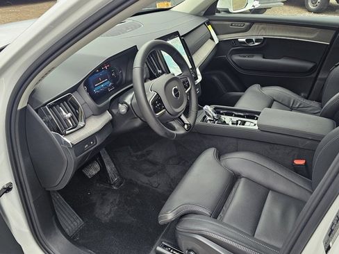 Certified 2025 Volvo XC90 T8 Ultra w/ Protection Package Premier image 16