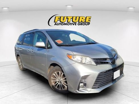Used 2019 Toyota Sienna XLE FWD image 1