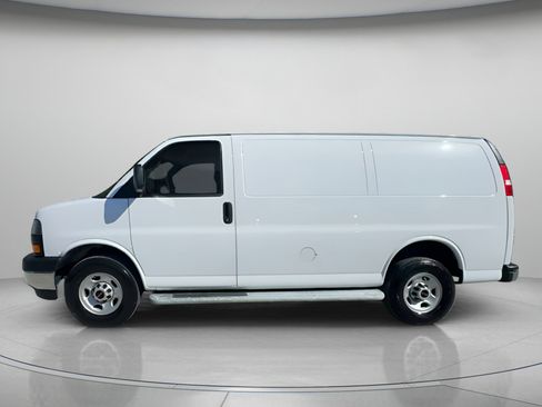Used 2024 GMC Savana 2500 w/ Driver Convenience Package image 15