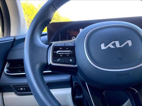 Used 2025 Kia Carnival SX FWD image 19