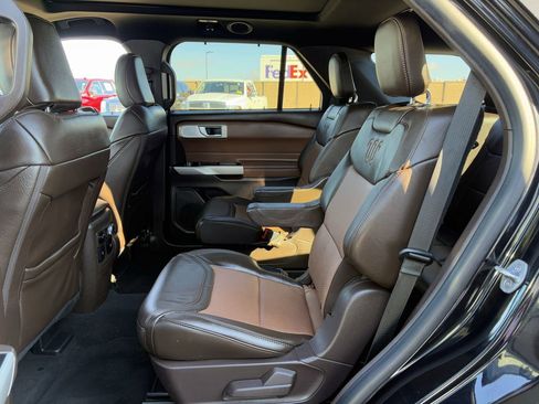 Used 2022 Ford Explorer King Ranch w/ Technology Package image 28