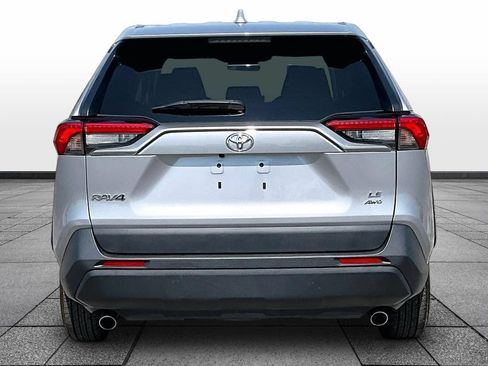Used 2024 Toyota RAV4 LE AWD/4WD image 4