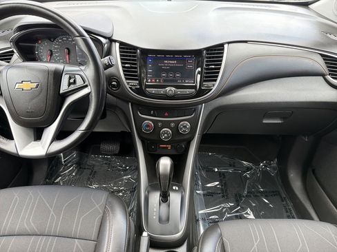 Used 2022 Chevrolet Trax LT w/ LT Convenience Package FWD image 14
