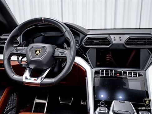 Used 2019 Lamborghini Urus AWD/4WD image 34