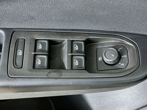 Used 2024 Volkswagen Taos SE AWD/4WD image 15