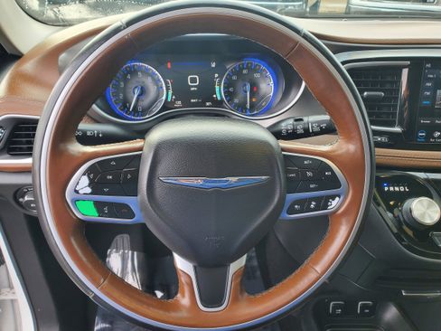 Used 2019 Chrysler Pacifica Limited w/ Tire & Wheel Group image 16