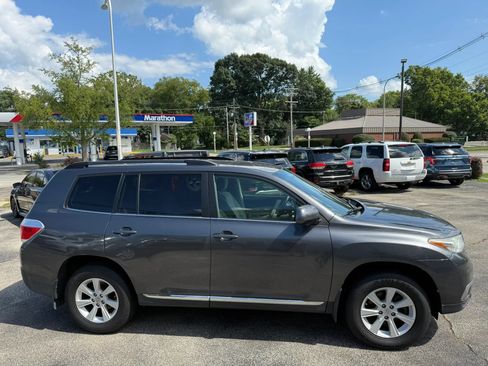 Used 2012 Toyota Highlander 4WD w/ Tech Pkg image 4