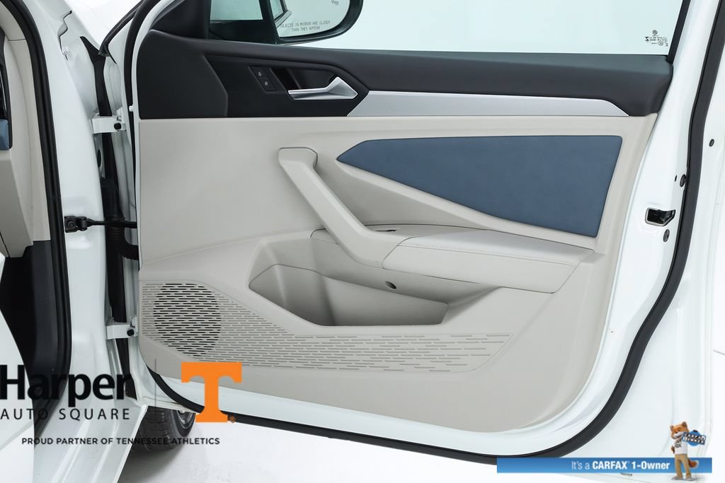 Used 2025 Volkswagen Jetta SE w/ Sunroof Package FWD image 30