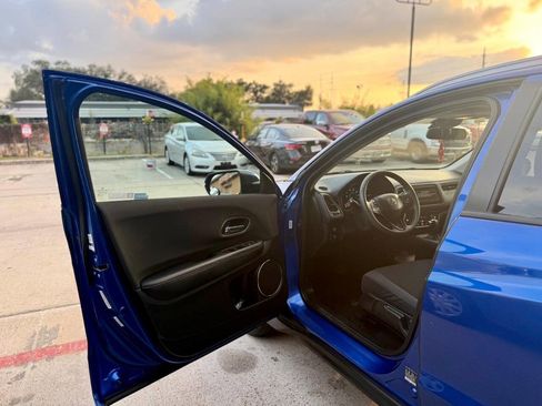 Used 2022 Honda HR-V EX image 10
