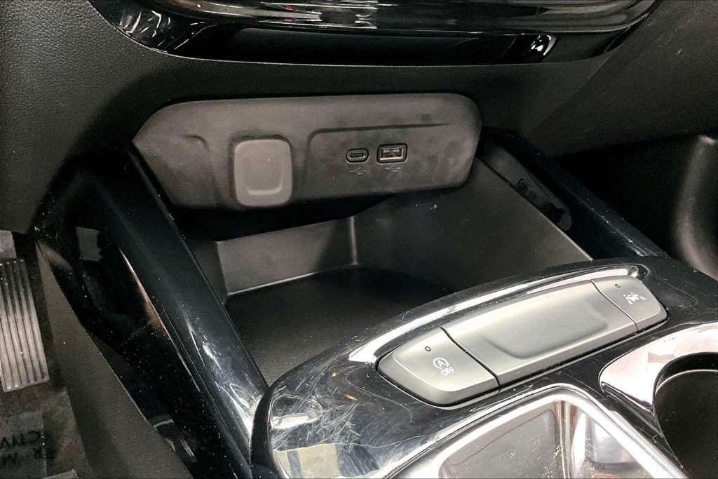 Used 2025 Chevrolet Trax RS w/ Driver Confidence Package FWD image 32