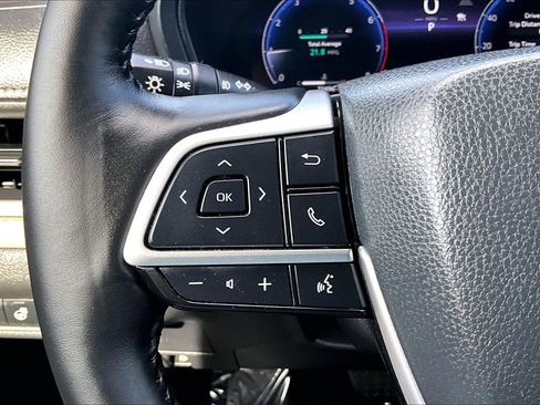 Used 2025 Toyota Grand Highlander AWD image 17