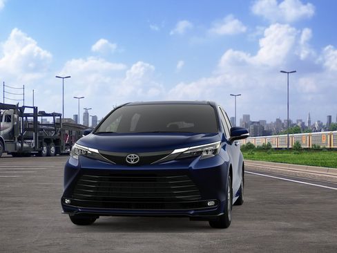 New 2026 Toyota Sienna XLE AWD/4WD image 18