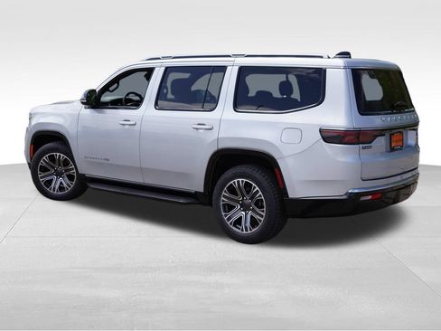 Certified 2024 Jeep Wagoneer Series II w/ Flexible Seating Group AWD/4WD image 8