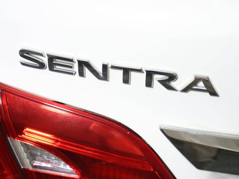 Used 2017 Nissan Sentra SV image 10