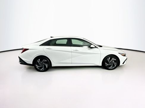 Used 2025 Hyundai Elantra Limited FWD image 10