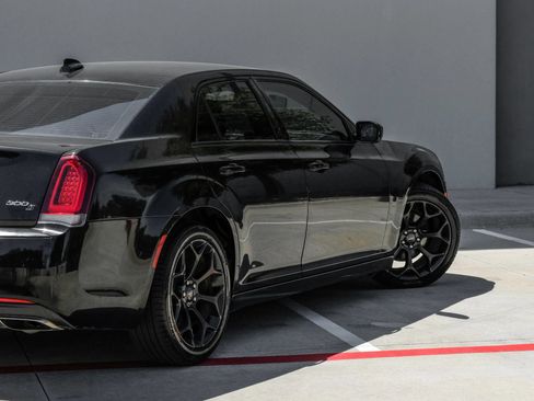 Used 2019 Chrysler 300 S RWD image 13