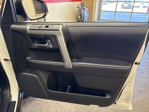 Used 2022 Toyota 4Runner SR5 Premium image 15