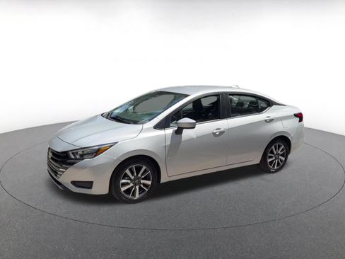 Used 2025 Nissan Versa SV FWD image 7
