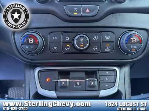 Used 2023 GMC Terrain SLT image 18