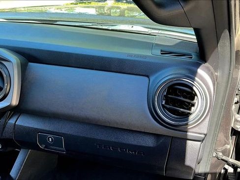 Used 2023 Toyota Tacoma TRD Off-Road image 23