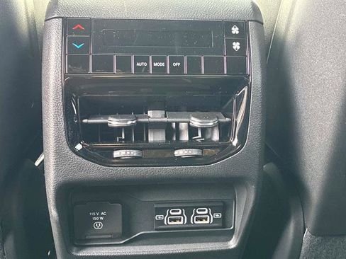 Used 2025 Jeep Grand Cherokee L Altitude image 16