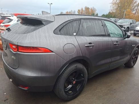 Used 2018 Jaguar F-PACE Premium image 5