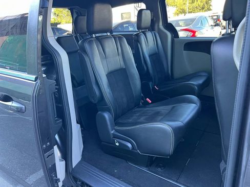 Used 2019 Dodge Grand Caravan SXT image 10