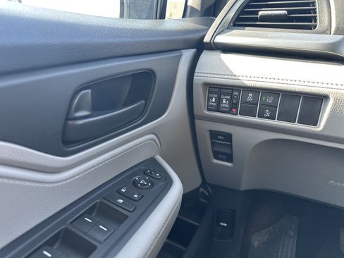 Used 2018 Honda Odyssey EX image 22