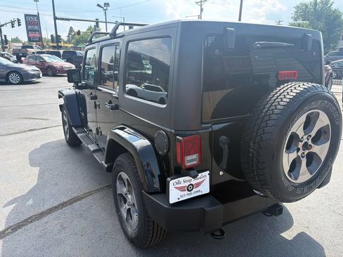 Used 2017 Jeep Wrangler Unlimited Sahara AWD/4WD image 15