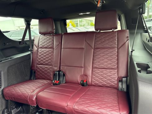 New 2026 Cadillac Escalade ESV Luxury AWD/4WD image 12