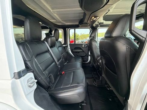 Used 2019 Jeep Wrangler Unlimited Sahara w/ Dual Top Group AWD/4WD image 19