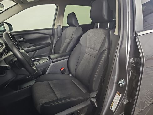 Used 2025 Nissan Rogue SV FWD image 17