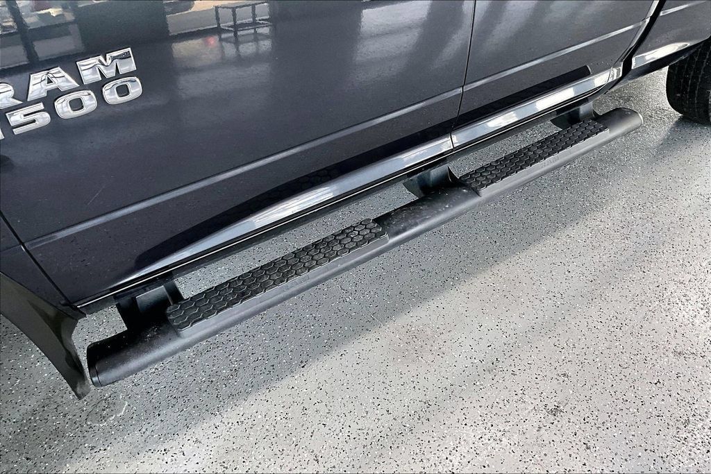 Used 2018 RAM 1500 Express AWD/4WD image 30