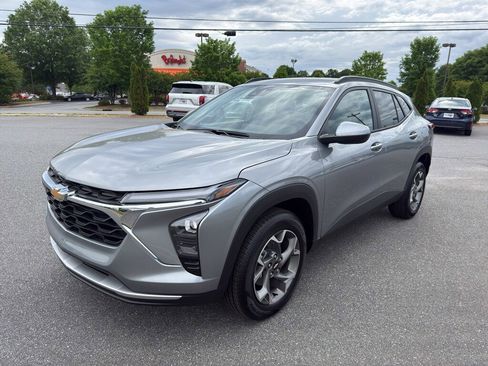 New 2026 Chevrolet Trax LT w/ Driver Confidence Package FWD image 2