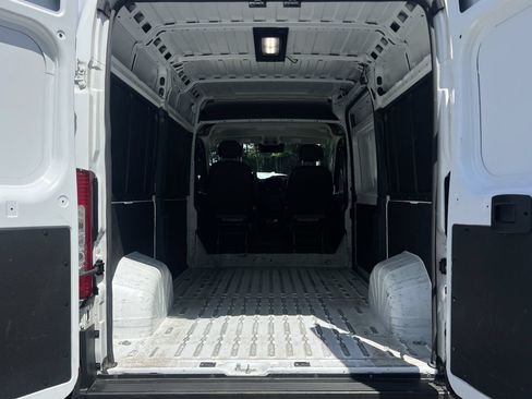 Used 2025 RAM ProMaster 2500 w/ Convenience Group FWD image 19