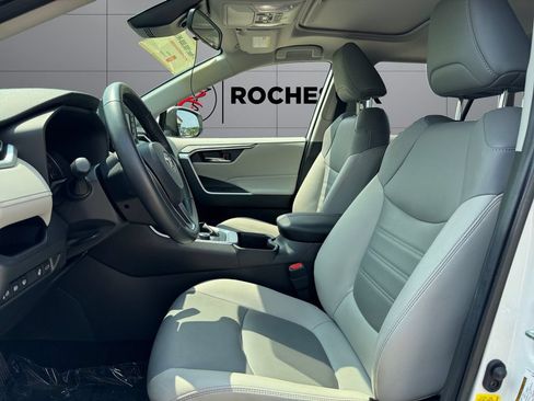 Certified 2022 Toyota RAV4 XLE Premium AWD/4WD image 10