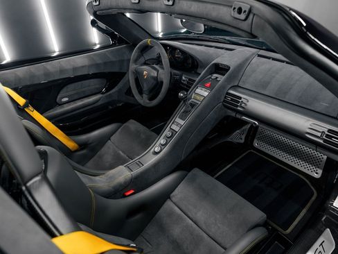 Used 2005 Porsche Carrera GT RWD image 15